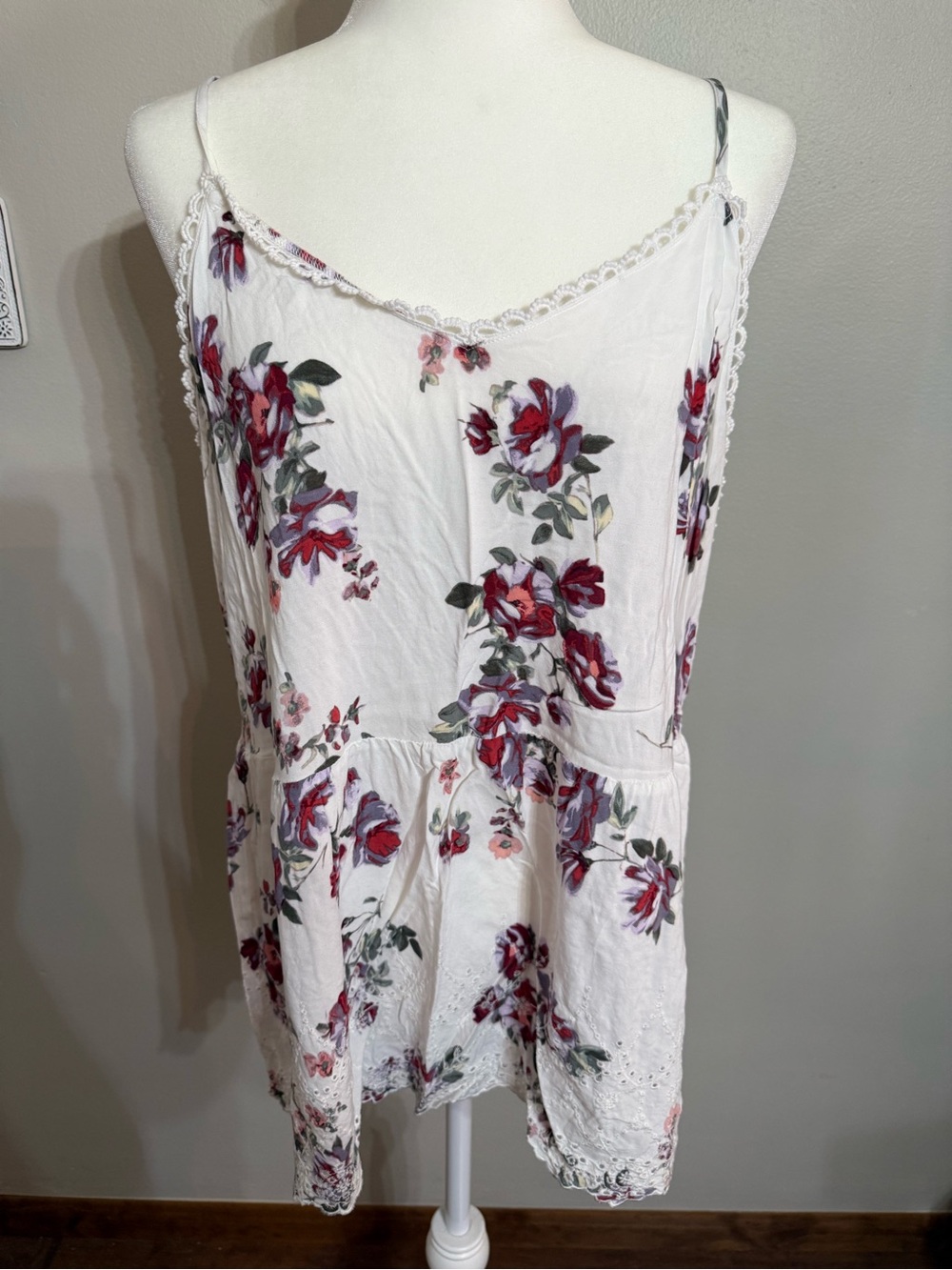 Maurices 1X White Floral Tank